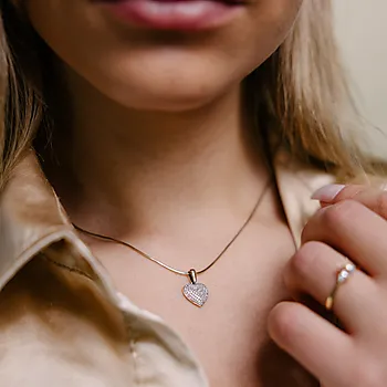 Bilde nummer 2 av Clara diamantsmykke i 375 gult gull 0,25 ct