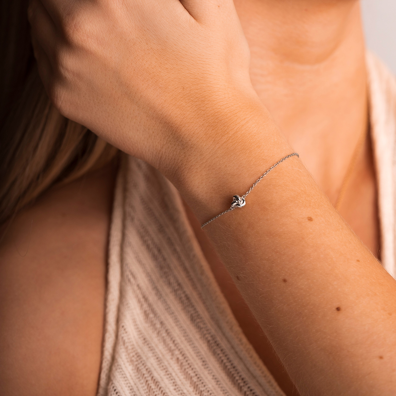 Bilde nummer 3 av Pan Jewelry, Smykkesett med øredobber og armbånd i 925 sølv med knute
