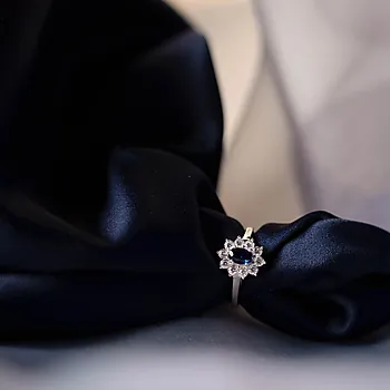Bilde nummer 4 av Royal ring i 925 sølv med blå zirkonia