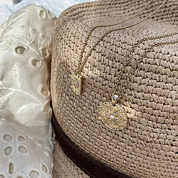 Bilde nummer 4 av Solstice smykke i forgylt messing med opal