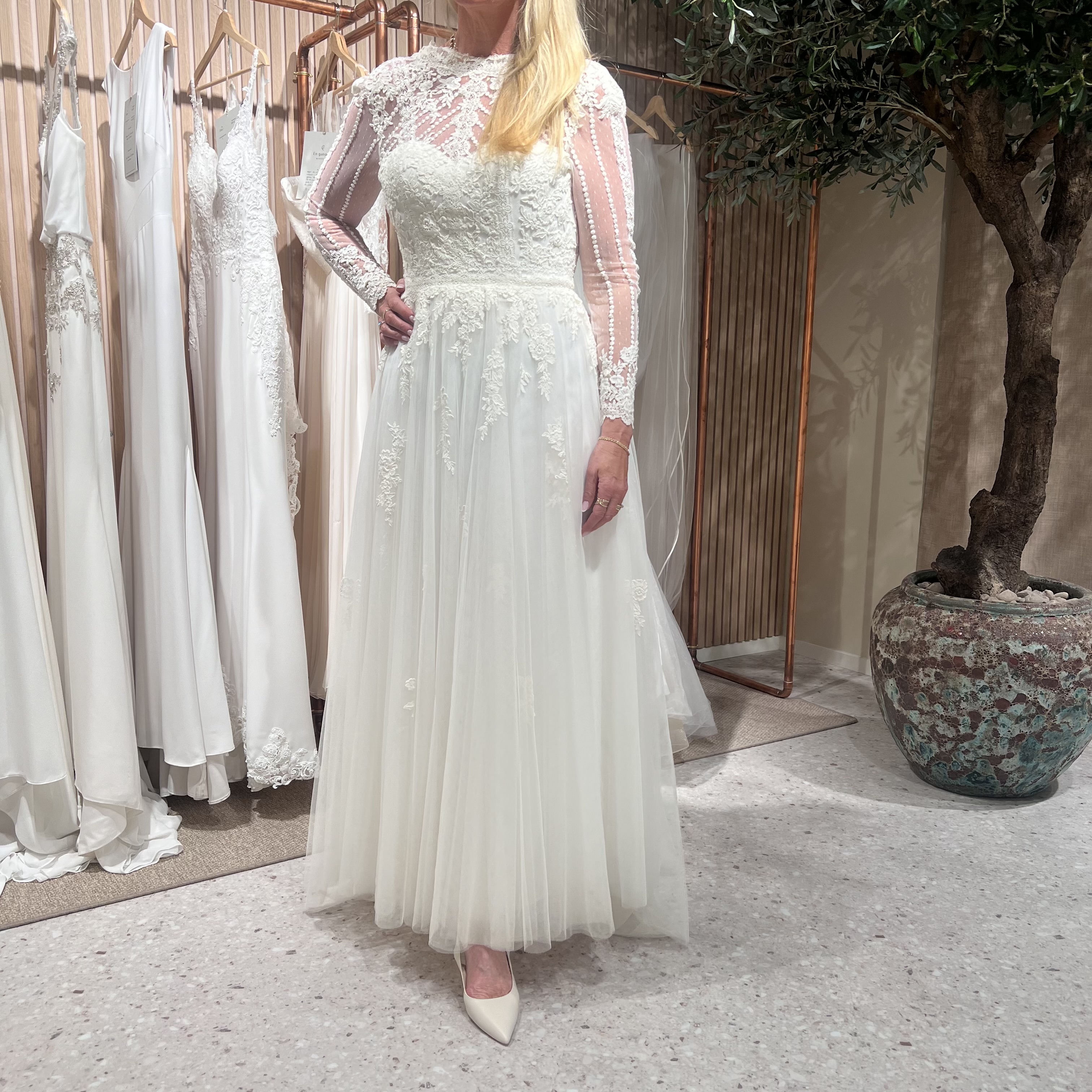 En gang til brudekjole, Pronovias