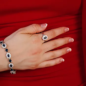 Bilde nummer 2 av Royal ring i 925 sølv med blå zirkonia