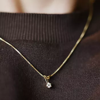 Bilde nummer 4 av Olivia anheng i 585 gult gull med diamant 0,20 ct