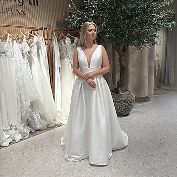 En gang til brudekjole, Pronovias