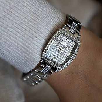 Bilde nummer 3 av Guess, Ladies Work Life dameklokke i sølvfarget stål med zirkonia på kasse og lenke