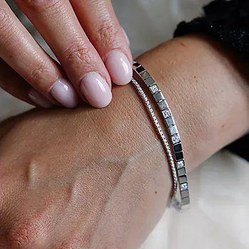 Bilde nummer 2 av Tennisarmbånd i 375 hvitt gull med diamanter 0,48 ct, 18 cm