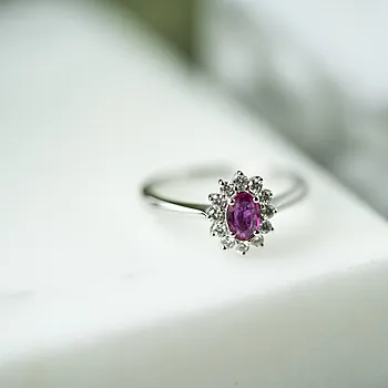 Bilde nummer 2 av Gold Collection, Ring i 585 hvitt gull med diamanter 0,24 ct og rubin