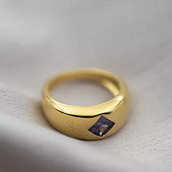 Bilde nummer 2 av Janne Formoe by Pan Jewelry, Ring i 925 forgylt sølv med lilla zirkonia