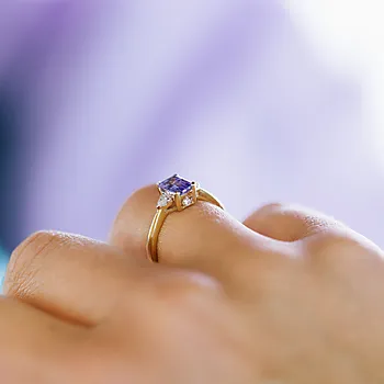 Bilde nummer 3 av Michelle diamantring i 585 gult gull med diamanter 0,10 ct og tanzanitt