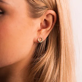 Bilde nummer 2 av Pan Jewelry, Øredobber i forgylt 925 sølv med hjerte