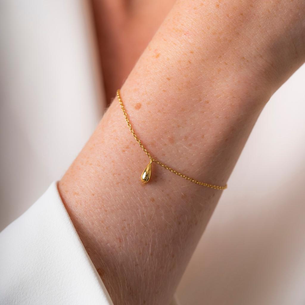 Bilde nummer 2 av Pan Jewelry, Armbånd og øredobber  i forgylt 925 sølv med dråpe