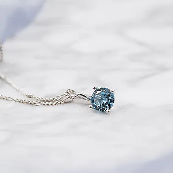 Bilde nummer 3 av Pan Jewelry Drops, Anheng i 585 hvitt gull med syntetisk Akvamarin