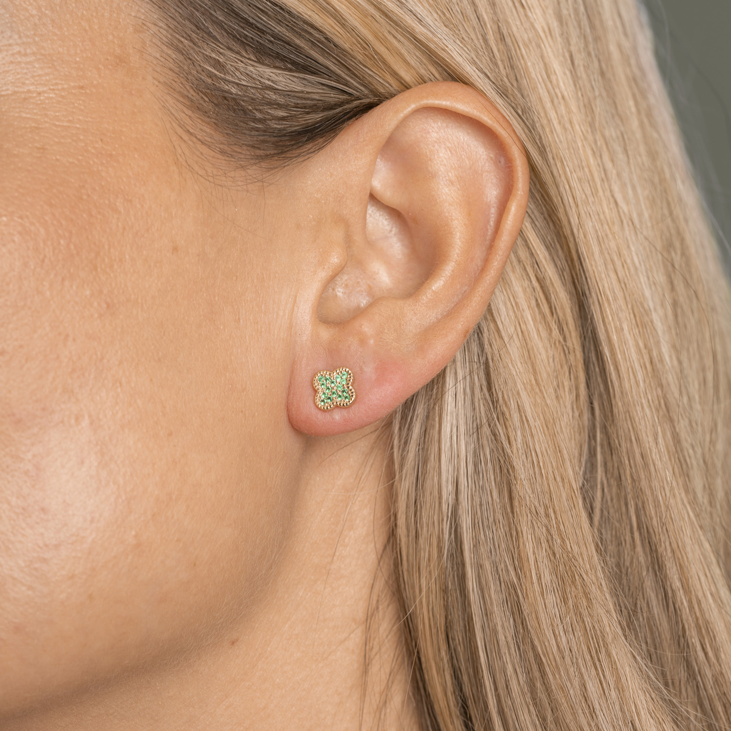 Bilde nummer 2 av Pan Jewelry, Kløver øredobber i forgylt 925 sølv med grønn zirkonia