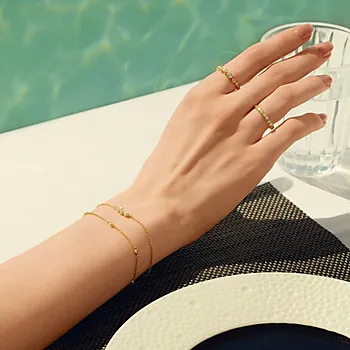 Bilde nummer 2 av Armbånd i 925 forgylt sølv med skjellperler