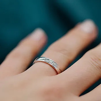 Bilde nummer 4 av Giftering i 375  hvitt gull med diamanter 0,09 ct | 3,5 mm bredde