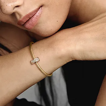 Bilde nummer 2 av Pandora Moments, Klemmecharm i forgylt 925 sølv med zirkonia