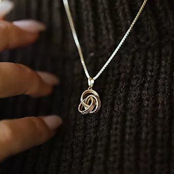 Bilde nummer 3 av Pan Jewelry, Anheng i 585 gult gull med knute