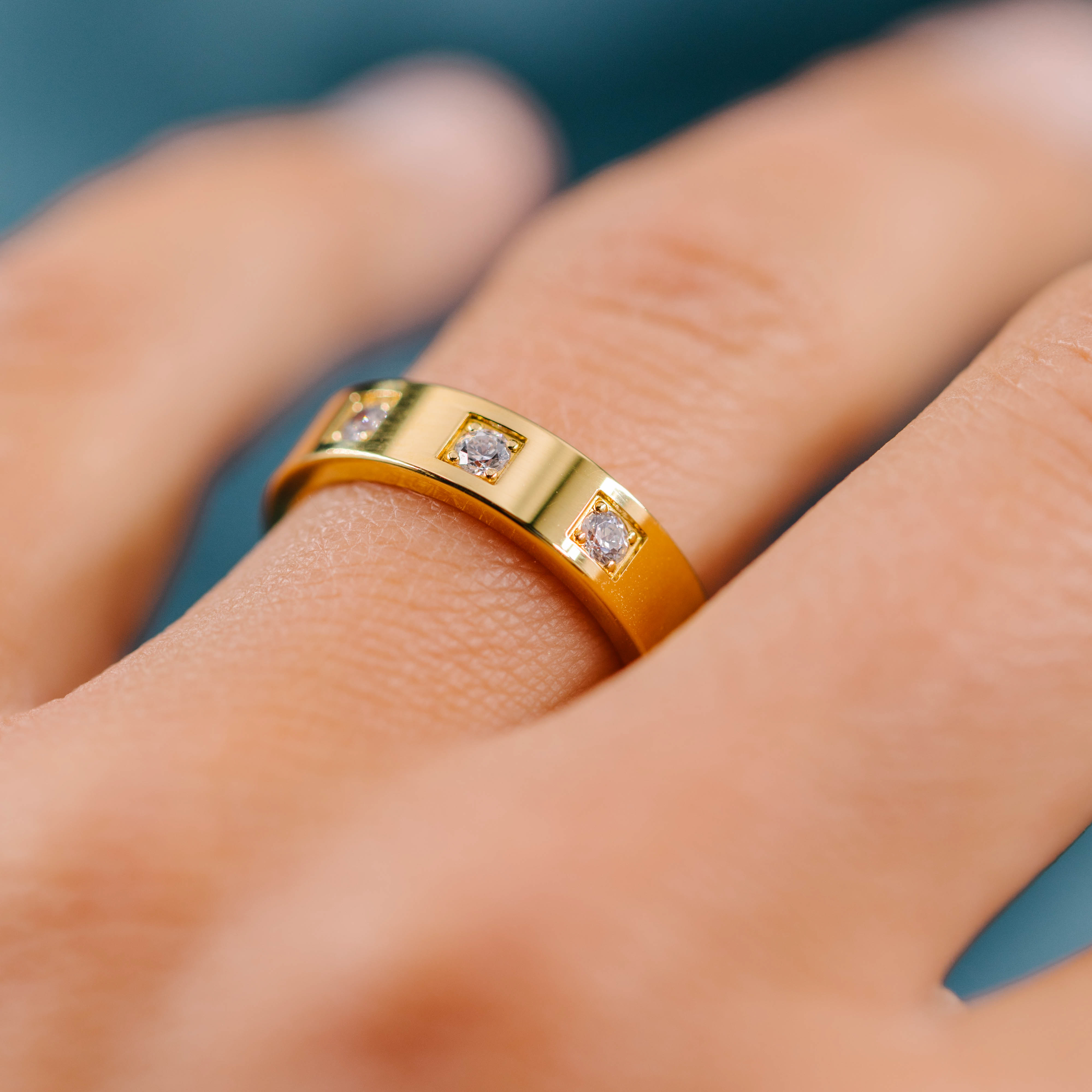 Bilde nummer 2 av Giftering i 585 gult gull med diamanter 0,18 CT | 5 mm bredde