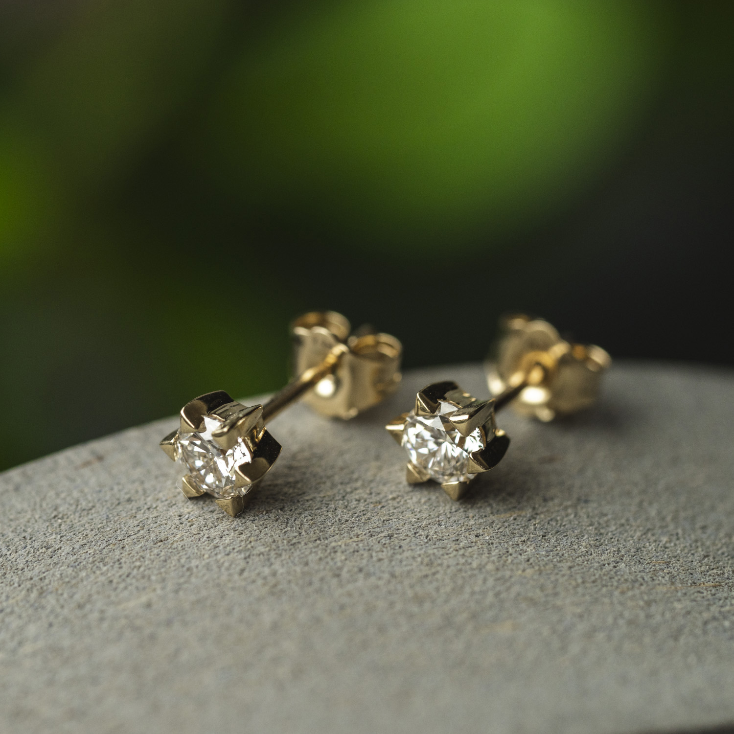 Bilde nummer 4 av Gems by Gulldia, Øredobber i 585 gult gull med LAB diamanter 0,60 ct TWSI