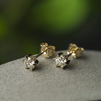 Bilde nummer 4 av Gems by Gulldia, Øredobber i 585 gult gull med LAB diamanter 0,60 ct TWSI