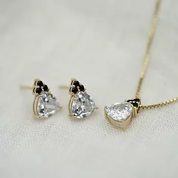 Bilde nummer 3 av Pan Jewelry, Anheng i 585 gult gull med sort nano glasssten og zirkonia