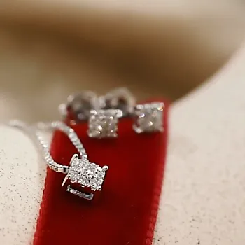 Bilde nummer 4 av Line diamantsmykke i 375 hvitt gull 0,12 ct