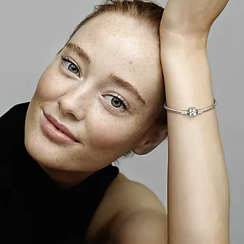 Bilde nummer 3 av Pandora Moments, Armbånd i 925 sølv med skrulås