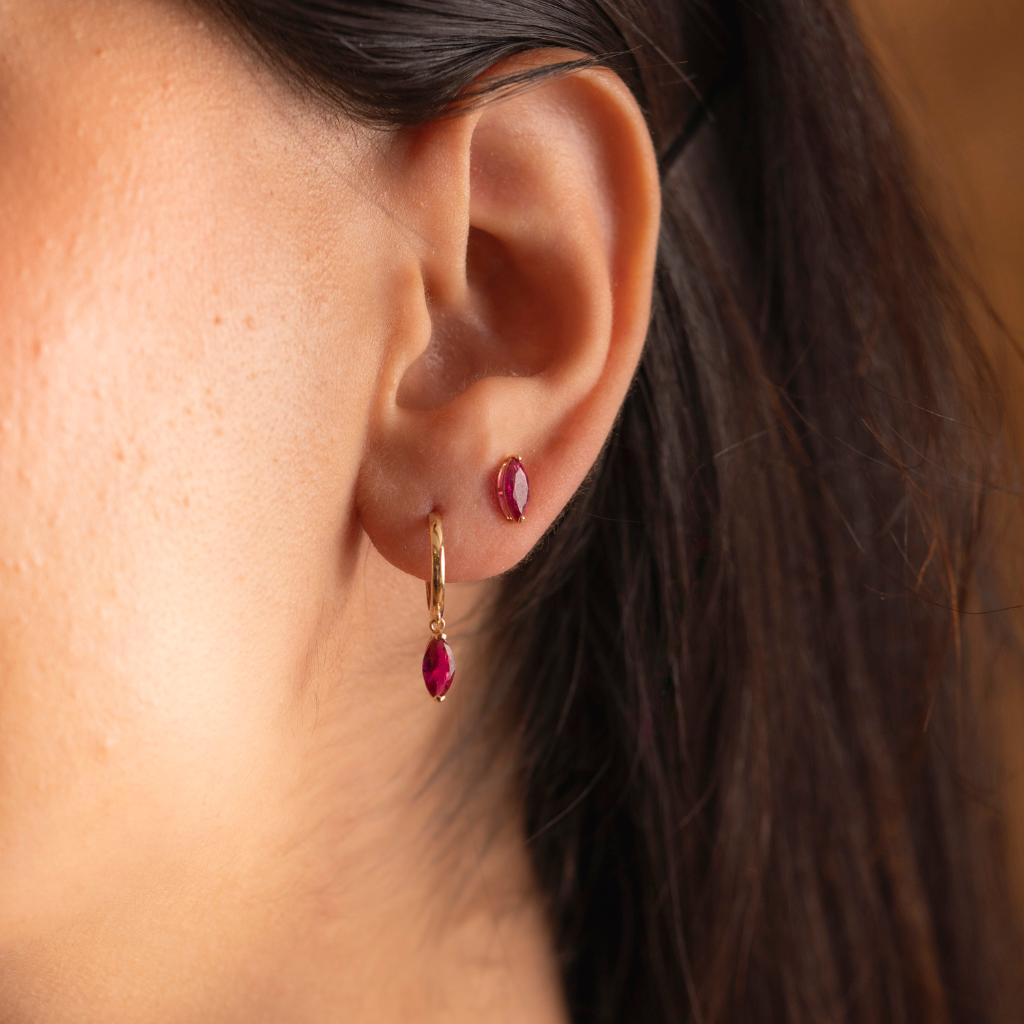 Bilde nummer 2 av Pan Jewelry, Øredobber i 585 gult gull med dyp rosa zirkonia