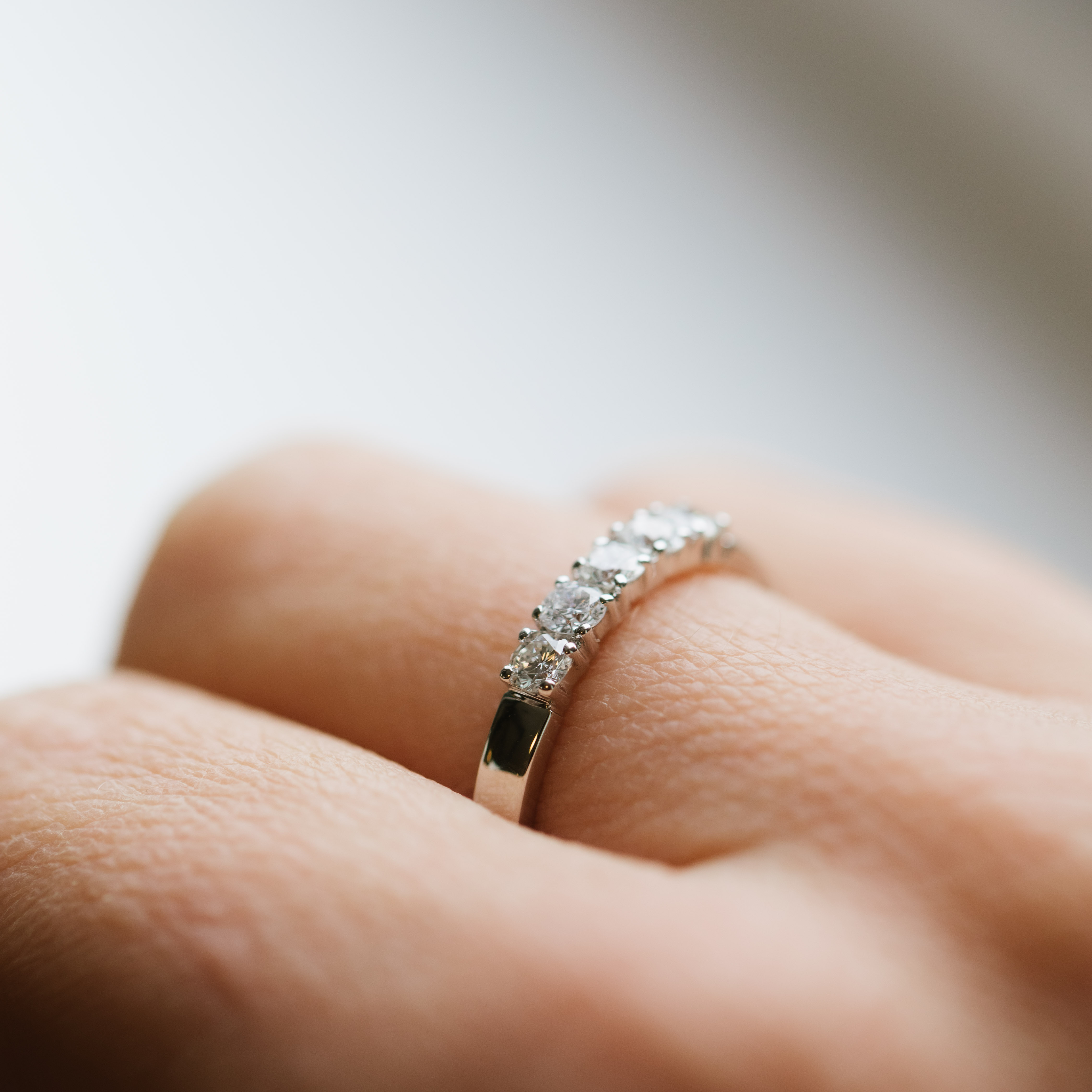 Bilde nummer 3 av Pan Jewelry, Angelica alliansering i 585 hvitt gull med diamanter 0,35 ct WSI