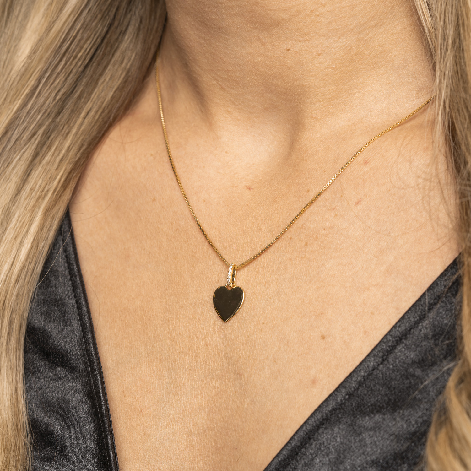 Bilde nummer 2 av Pan Jewelry, Smykke i 925 forgylt sølv med hjerte og zirkonia på hempen