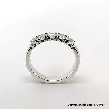 Bilde nummer 3 av Pan Jewelry, Angelica alliansering i 585 hvitt gull med diamanter 0,25 ct WSI