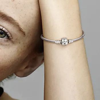Bilde nummer 2 av Pandora Moments, Armbånd i 925 sølv med skrulås