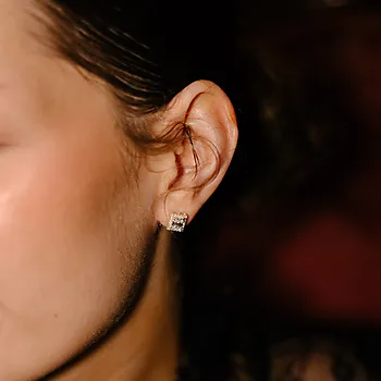 Bilde nummer 3 av Elizabeth diamantøredobber i 585 gult gull 0,50 ct