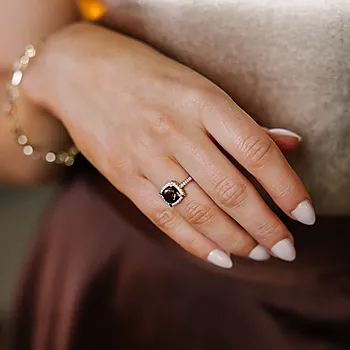 Bilde nummer 2 av Siena diamantring i 585 gult gull 0,25 ct med røykkvarts