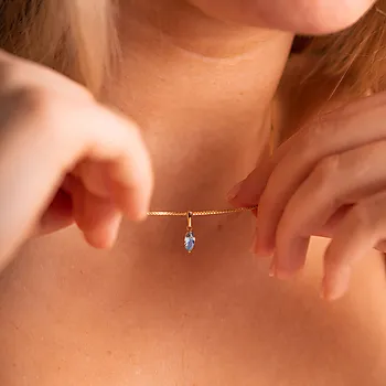 Bilde nummer 3 av Pan Jewelry, Anheng i 585 gult gull med lys blå zirkonia