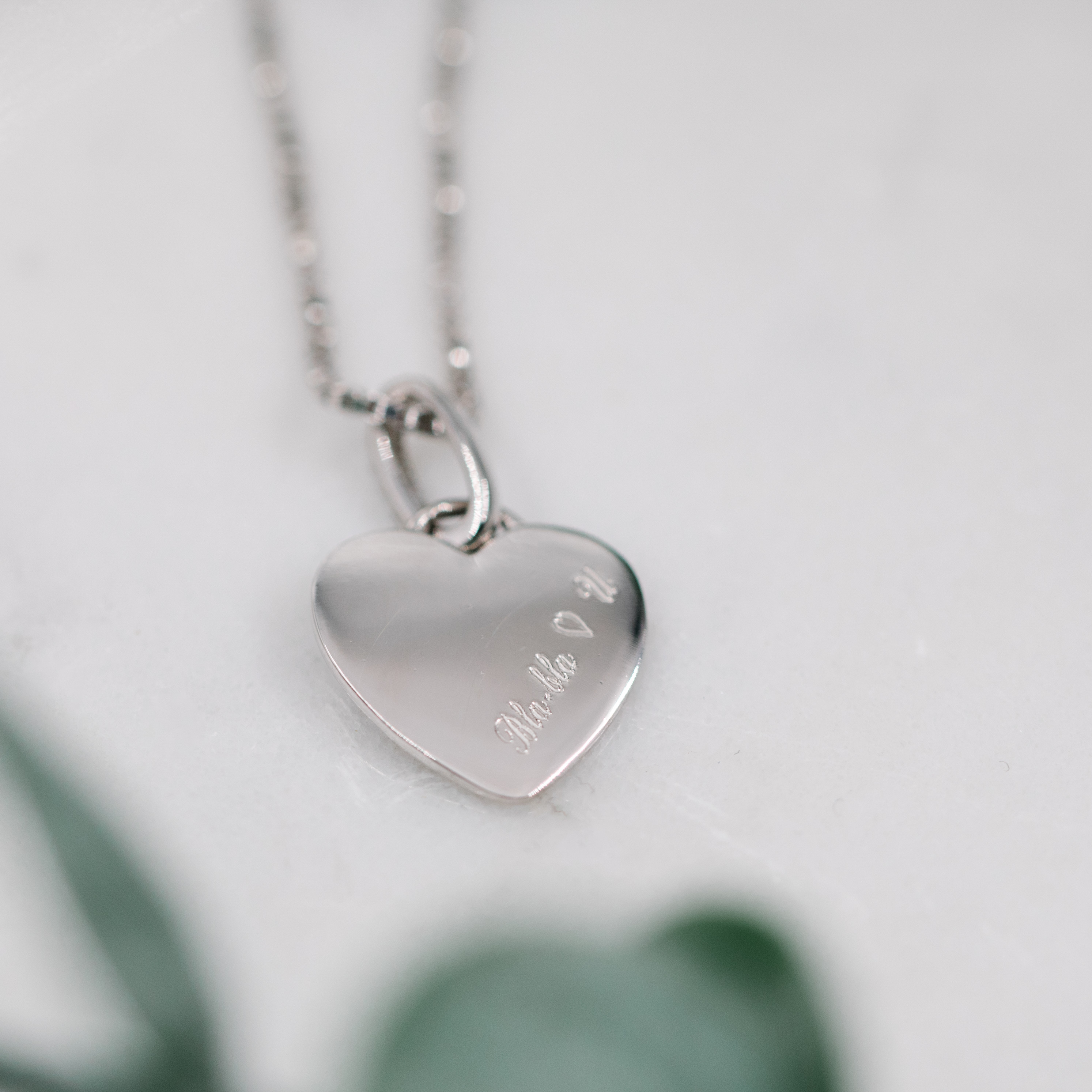 Bilde nummer 4 av Pan Jewelry, Smykke i 925 forgylt sølv med hjerte og zirkonia på hempen
