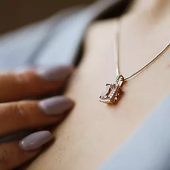 Bilde nummer 2 av Jacqueline diamantanheng i 375 roségull 0,20 ct med morganitt