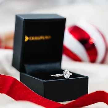 Bilde nummer 4 av Julie diamantring i 375 hvitt gull 0,12 ct med moissanite