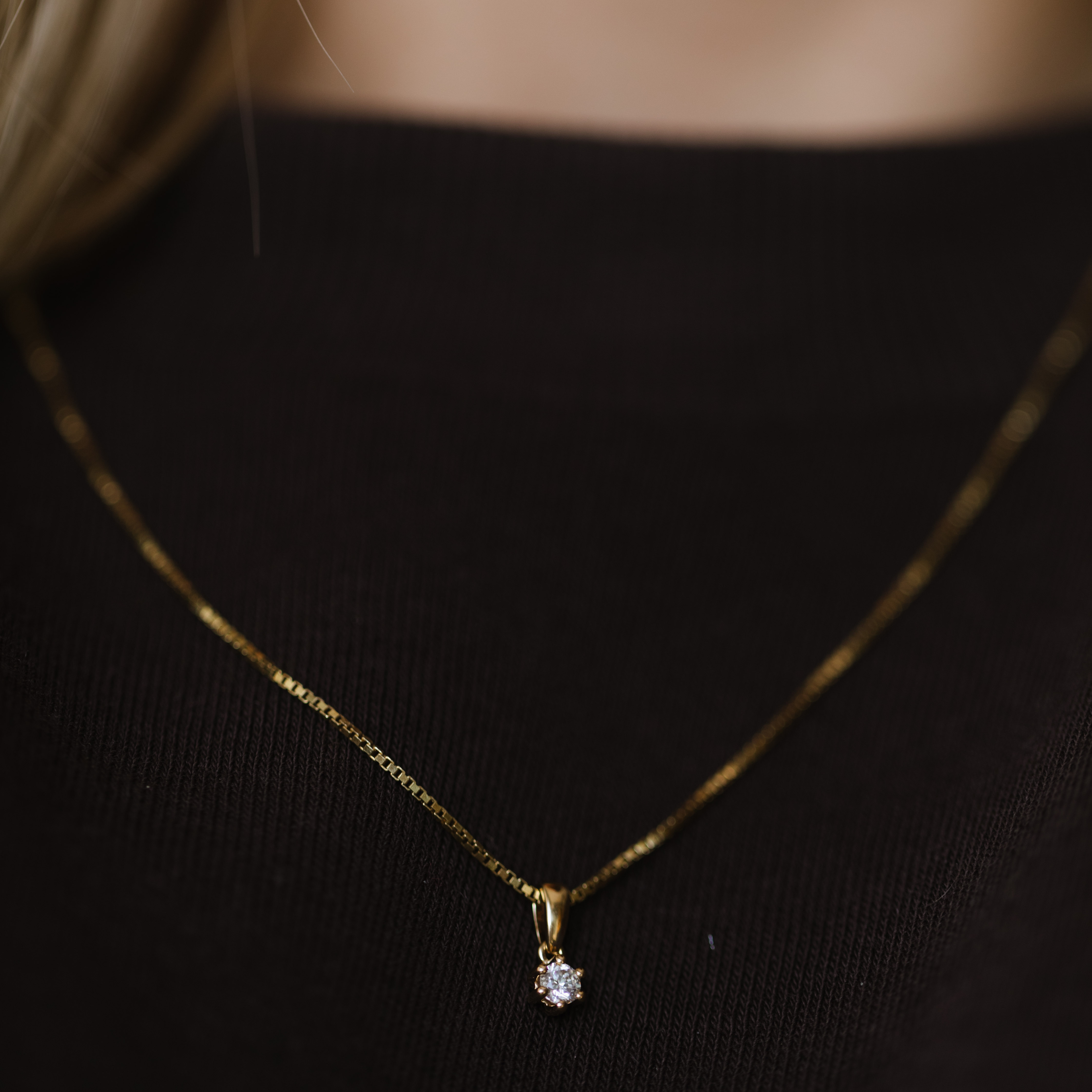 Bilde nummer 2 av Pan Jewelry, Ingrid enstensanheng i 585 gult gull 0,15 ct