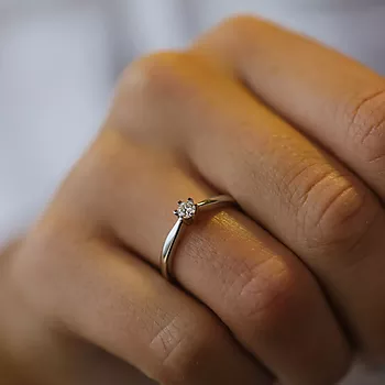 Bilde nummer 3 av Olivia diamantring i 585 hvitt gull 0,15 ct
