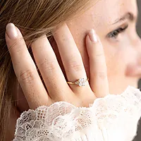 Bilde nummer 2 av Ring i 585 gult gull med zirkonia
