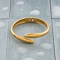 Bilde nummer 6 av Rise armring i forgylt stål