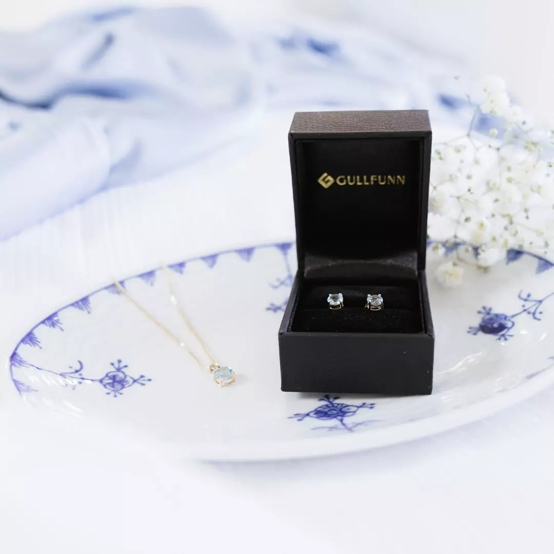 Bilde nummer 2 av Pan Jewelry, Øredobber i 585 gult gull med blå topas