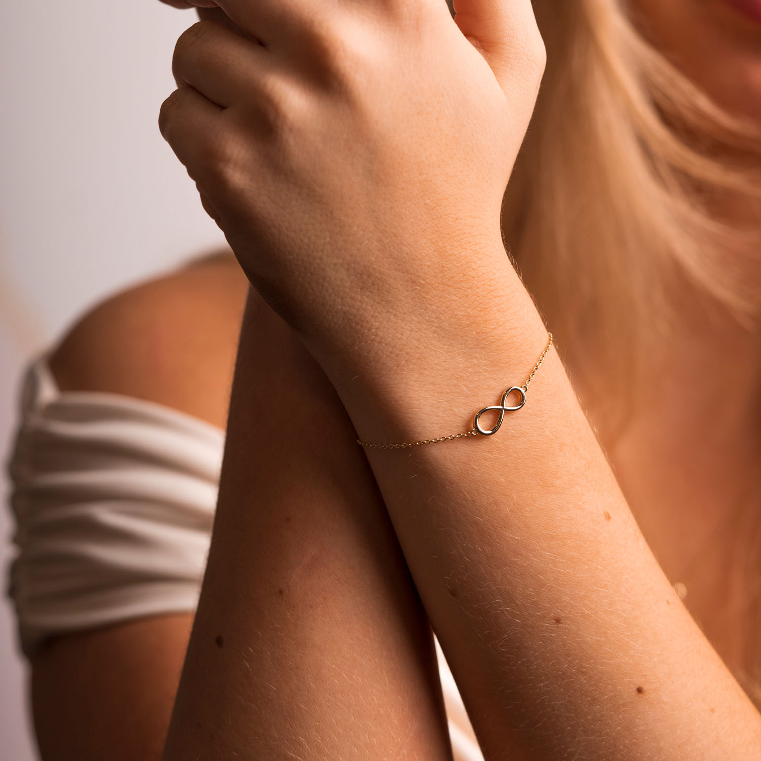 Bilde nummer 2 av Pan Jewelry, armbånd i 925 forgylt sølv med evighetstegn