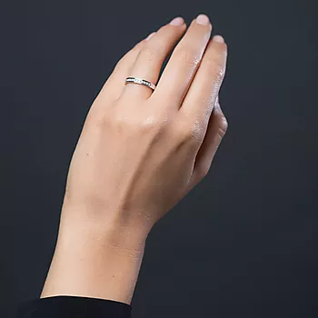 Bilde nummer 2 av Giftering i 585 hvitt gull med diamanter 0,15 CT | 3 mm bredde