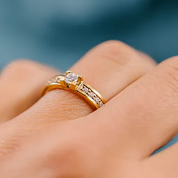 Bilde nummer 3 av Giftering i 585 gult gull med diamanter 0,40 CT | 4 mm bredde