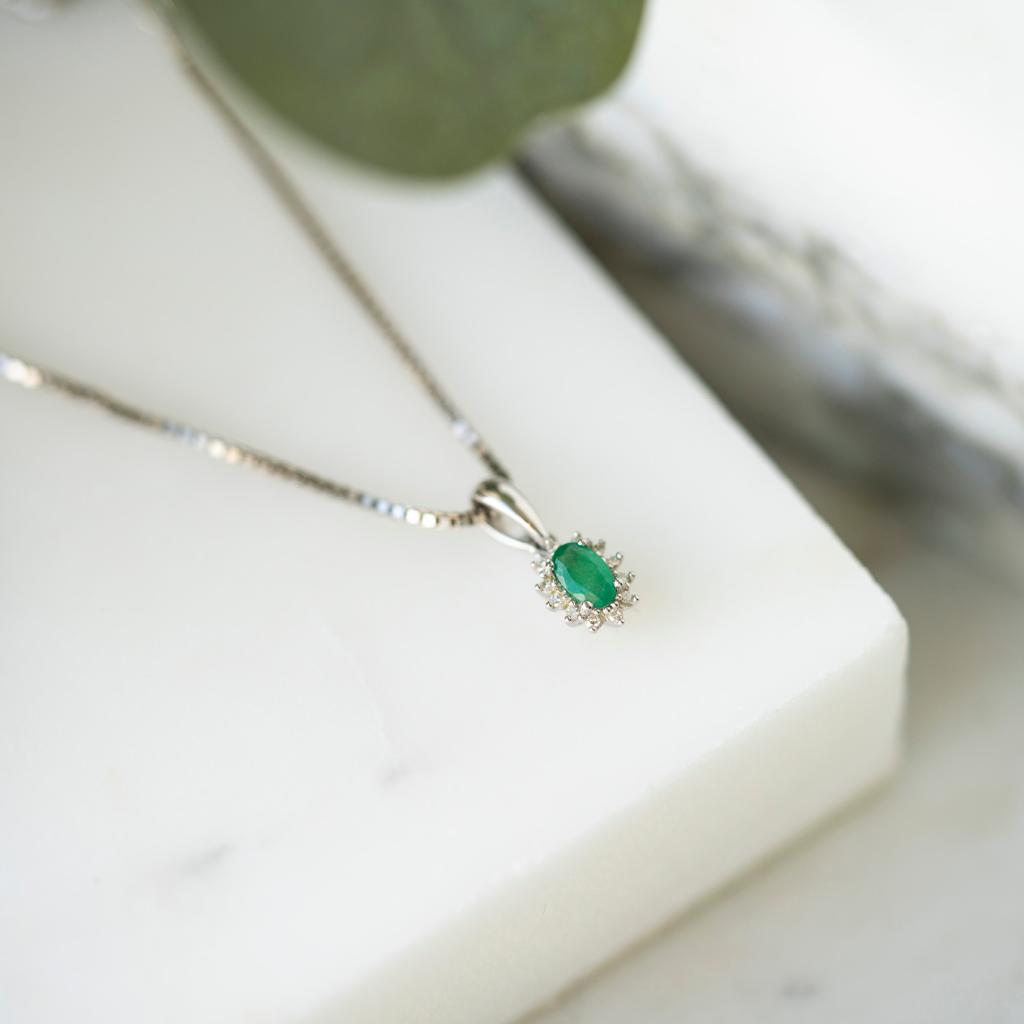 Bilde nummer 4 av Gold Collection, Anheng i 585 hvitt gull med diamanter 0,04 ct og smaragd
