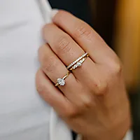 Bilde nummer 5 av 2-i-1 Modena ring i 925 forgylt sølv med zirkonia og perle