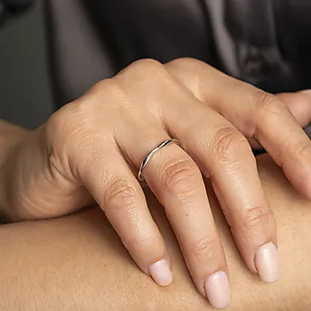 Bilde nummer 2 av Pan Jewelry, Bølge ring i 925 rhodinert sølv