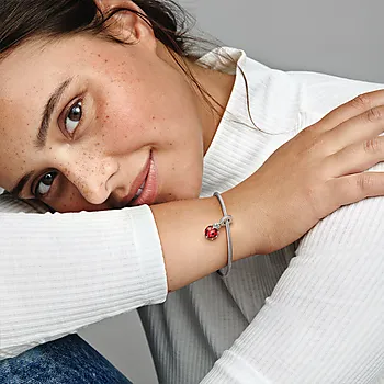 Bilde nummer 2 av Pandora Moments, Charm i 925 sølv med marihøne